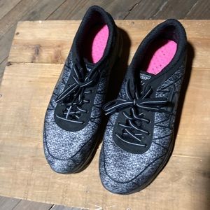 Skechers GoFlex grey/black size 7.5 walking shoes